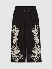 מכנסיים רקומים בגזרה רחבה של River Island - תמונה 4 מתוך 4