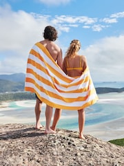 منشفة شاطئ سريعة الجفاف من Dock & Bay - Image 1 of 6