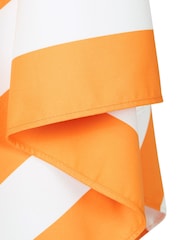 منشفة شاطئ سريعة الجفاف من Dock & Bay - Image 4 of 6