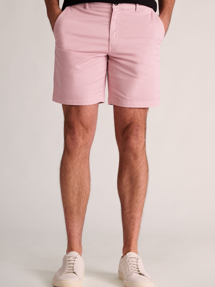 وردي - Brook Taverner Garment Dyed Stretch Cotton Shorts - صورة 1 من 3