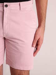 وردي - Brook Taverner Garment Dyed Stretch Cotton Shorts - صورة 3 من 3