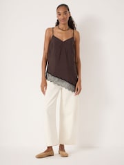 بلوزة داخلية بحمالات وتفاصيل دانتيل غير متماثلة Marnie من Hush - Image 2 of 5