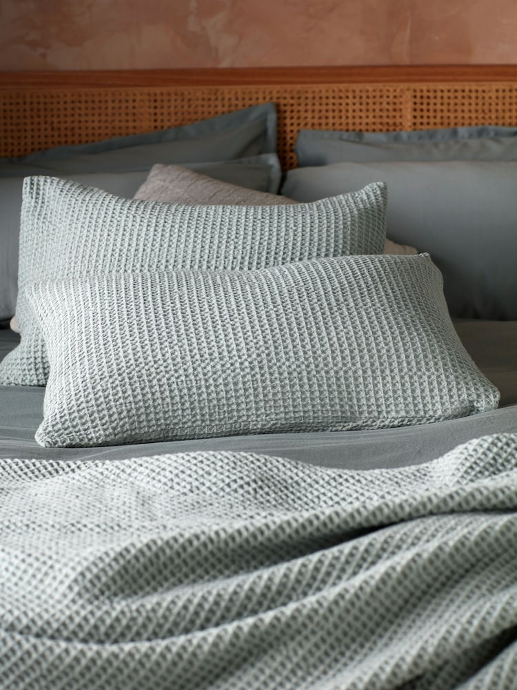 Secret Linen Store Sage Big Waffle 100% Cotton Throw - Image 2 of 3