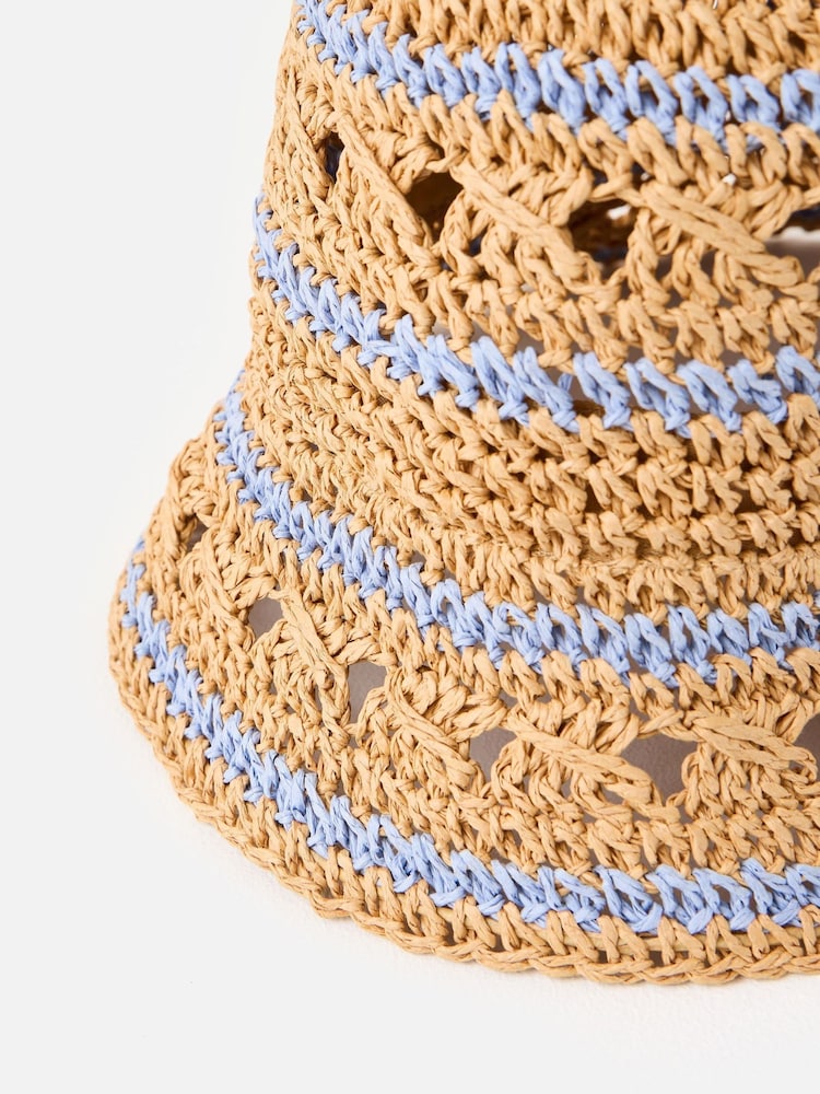 Oliver Bonas Brown & Blue Striped Packable Straw Bucket Hat - Imagen 5 de 5 Oliver Bonas Brown & Blue Striped Packable Straw Bucket Hat - Imagen 5 de 5
