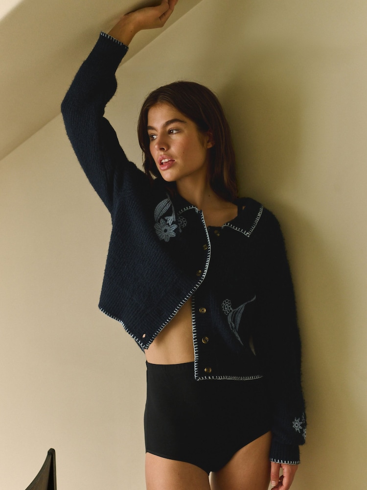 Daily by Desmond & Dempsey Navy Floral Embriodery Knitted Cardigan - Image 1 de 6 Daily by Desmond & Dempsey Navy Floral Embriodery Knitted Cardigan - Image 1 de 6