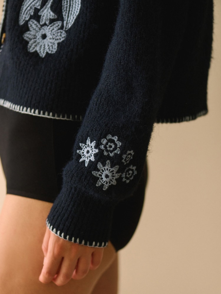 Daily by Desmond & Dempsey Navy Floral Embriodery Knitted Cardigan - Image 6 de 6 Daily by Desmond & Dempsey Navy Floral Embriodery Knitted Cardigan - Image 6 de 6