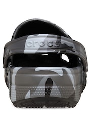 أسود - حذاء بنعل سميك كلاسيكي بنقشة مموه من Crocs - Image 4 of 5