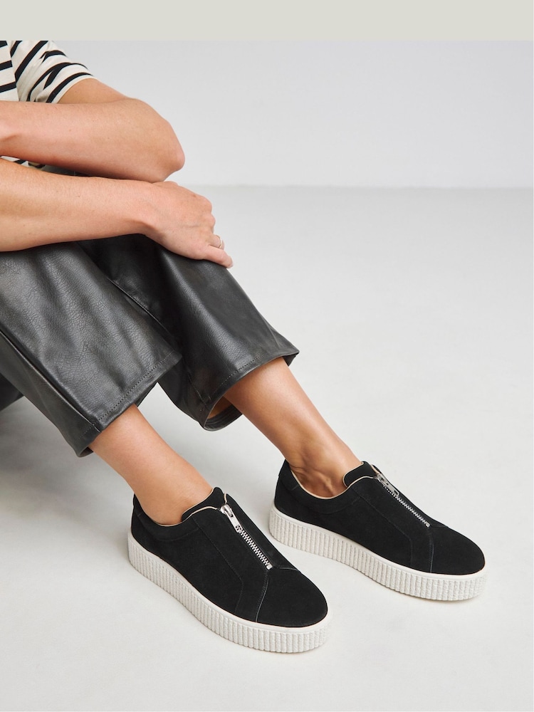 JD Williams Lederturnschuhe mit Reißverschluss - Bild 1 von 4