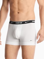 أبيض - حزمة من 3 سراويل داخلية قطن قابلة للتمدد تشكيلة Essential من Nike - صورة 2 من 4