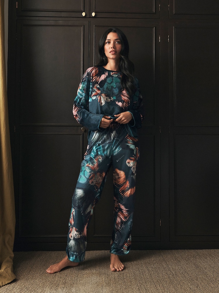 Petrol/Schmetterling - B by Ted Baker Cosy Pyjamas Set - Bild 1 von 6 Petrol/Schmetterling - B by Ted Baker Cosy Pyjamas Set - Bild 1 von 6