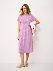 وردي - فستان Jenna من قماش جيرسي بأكمام متطايرة من Crew Clothing - Image 2 of 5