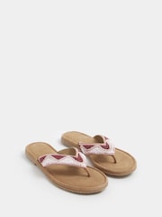 ורוד - Yours Curve סנדלים מזמש מלאכותי בעיטור חרוזים, גזרה רחבה במיוחד (EEE) - תמונה 1 מתוך 4