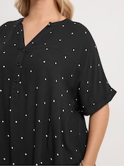 Yours Curve Black Crinkle Notch Neck Top - Image 4 of 5