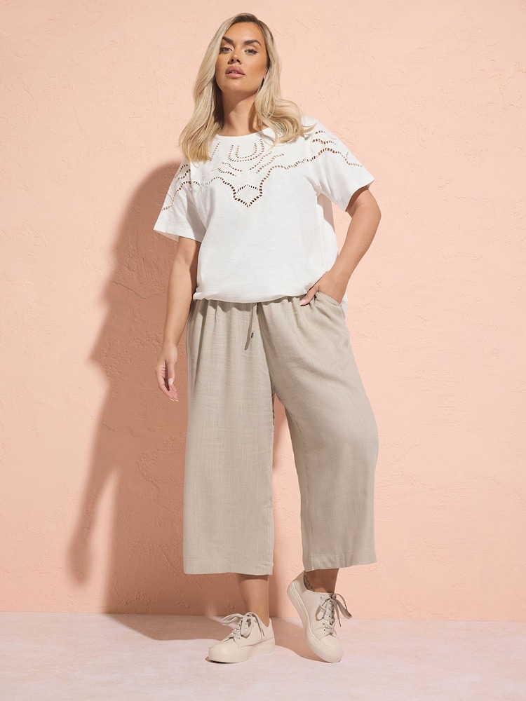 بنطلون من مزيج الكتان برِجل واسعة تصل إلى الكاحل من Yours Curve - Image 1 of 2 بنطلون من مزيج الكتان برِجل واسعة تصل إلى الكاحل من Yours Curve - Image 1 of 2