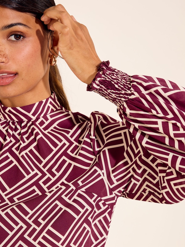Burgundy Geo Print - Friends Like These High Neck Shirred Cuff Blouse - Larawan 2 ng 6
