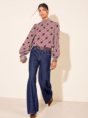 Burgundy Geo Print - Friends Like These High Neck Shirred Cuff Blouse - Larawan 3 ng 6