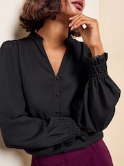 黑色 - Friends Like These Lace Trim V-Neck Long Sleeve Blouse - 圖片 1，共 6