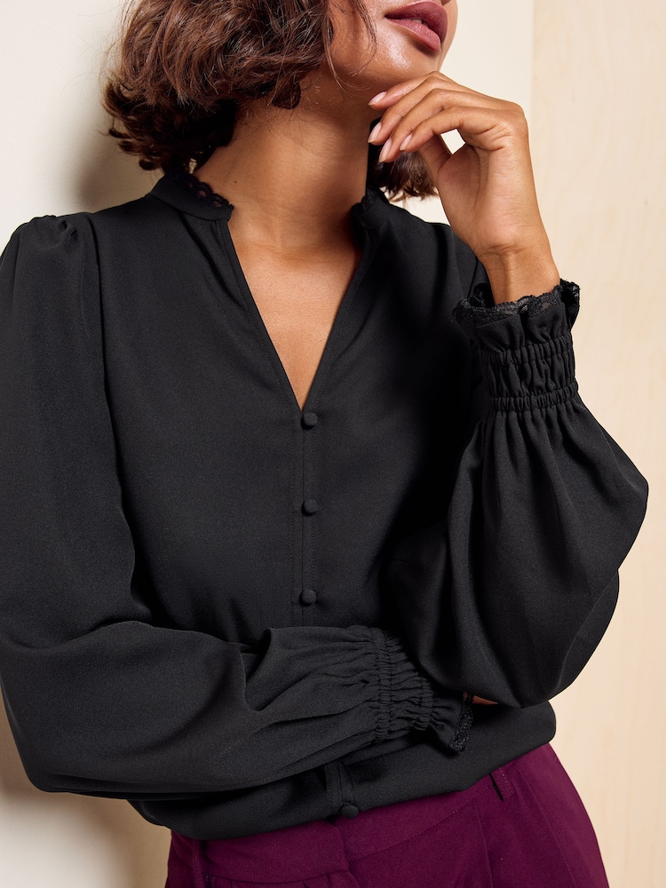 黑色 - Friends Like These Lace Trim V-Neck Long Sleeve Blouse - 圖片 1，共 6