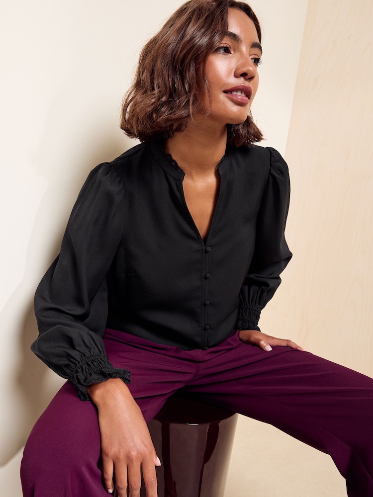黑色 - Friends Like These Lace Trim V-Neck Long Sleeve Blouse - 圖片 2，共 6