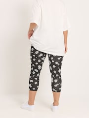 Yours Curve Black Ground Cropped Leggings 2 Pack - Image 7 of 8