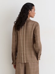 Reiss Minnie Check Tie-Neck Blouse - Larawan 5 ng 7
