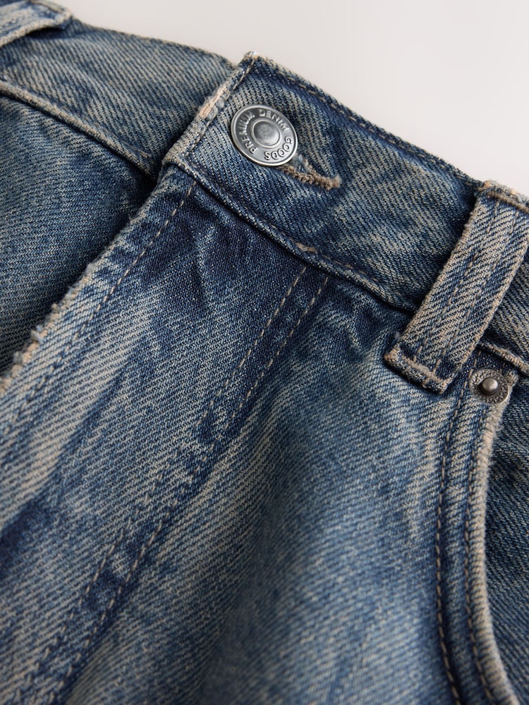 Blau - Jeans mit gedrehtem Saum - Bild 9 von 9 Blau - Jeans mit gedrehtem Saum - Bild 9 von 9