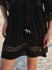 Sosandar Lace Insert Tie Detail Crinkle Kaftan - Obraz 5 z 5