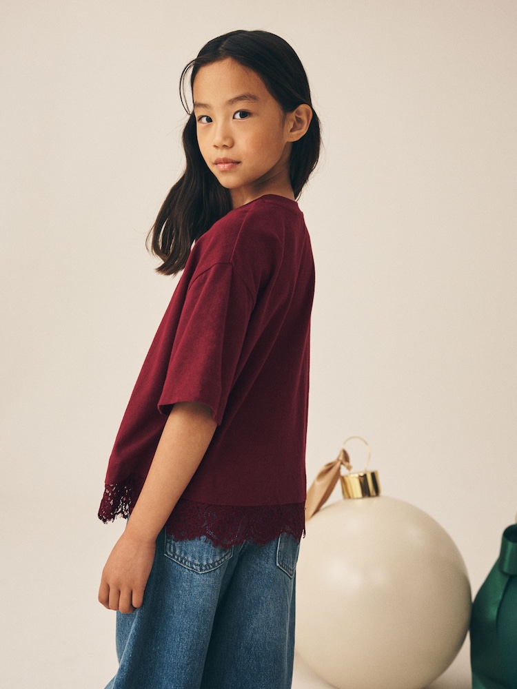 Burgundy Red House - Lace Hem Christmas Applique T-Shirt (3-16yrs) - תמונה 2 מתוך 9