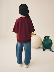 Burgundy Red House - Lace Hem Christmas Applique T-Shirt (3-16yrs) - תמונה 3 מתוך 9
