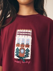 Burgundy Red House - Lace Hem Christmas Applique T-Shirt (3-16yrs) - תמונה 4 מתוך 9