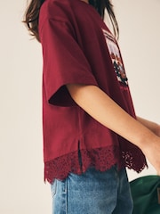 Burgundy Red House - Lace Hem Christmas Applique T-Shirt (3-16yrs) - תמונה 5 מתוך 9