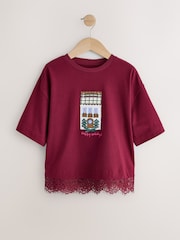 Burgundy Red House - Lace Hem Christmas Applique T-Shirt (3-16yrs) - תמונה 6 מתוך 9