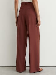 Ceglasty - Reiss Solene Wool-Blend Wide-Leg Suit Trousers - Obraz 8 z 10