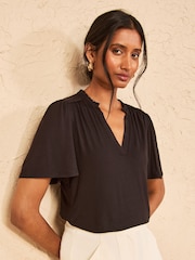 Negro - Love & Roses Notch Neck Flutter Sleeve T-Shirt - Imagen 1 de 4