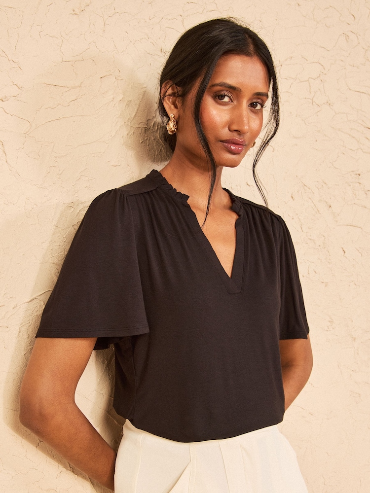 Negro - Love & Roses Notch Neck Flutter Sleeve T-Shirt - Imagen 1 de 4