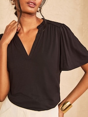 Negro - Love & Roses Notch Neck Flutter Sleeve T-Shirt - Imagen 2 de 4