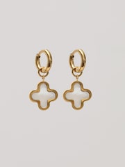 Jon Richard Waterproof Mother of Pearl Clover Huggie Earrings - Imagen 1 de 3
