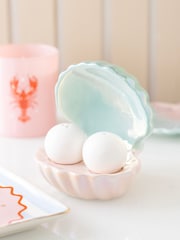 Something Different Clam Shell Salt and Pepper Shaker - صورة 1 من 6