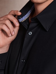 أسود - تلبيس قياسي - Cotton Textured Slim Long Sleeve Formal Shirt With Trim - صورة 6 من 7