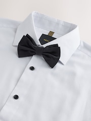 Hvit - Smal passform  - Occasion Cotton Rich Twill Double Cuff Shirt and Satin Bow Tie Set - Bilde 2 av 3