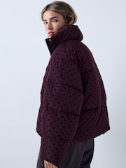 Pois rouge bordeaux - Short Funnel Neck Padded Puffer Jacket - Image 4 de 5