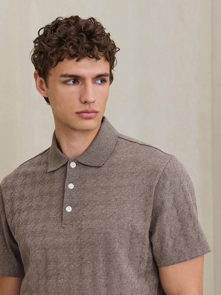 Hellbraun - Reguläre Passform - Elegantes Jacquard-Polo-Shirt - Bild 1 von 7