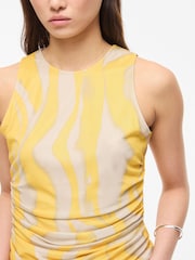 Rouge Edit Yellow Mesh Patterned Sleeveless V-Neck Vest - Image 4 of 6