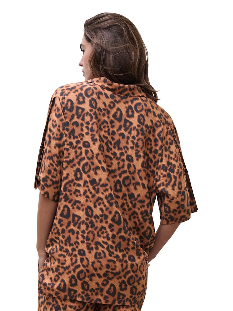 Chantelle Explore short sleeve beachwear shirt, Leopard print - Image 2 of 5