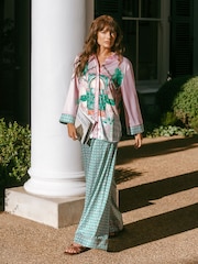 Chelsea Peers Satin The Wild Wonderland Print Long Pyjamas Set - صورة 1 من 10