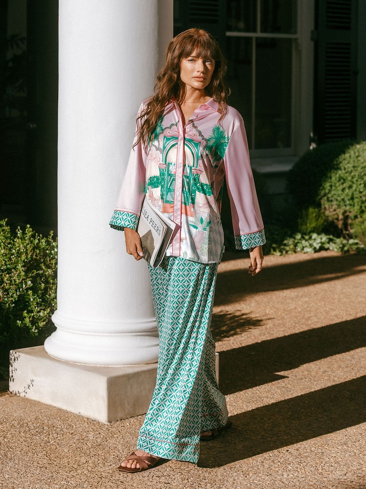 Chelsea Peers Satin The Wild Wonderland Print Long Pyjamas Set - صورة 1 من 10