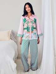 Chelsea Peers Satin The Wild Wonderland Print Long Pyjamas Set - صورة 3 من 10
