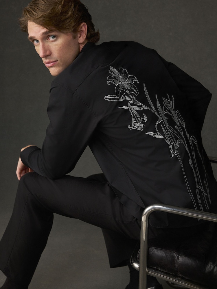 Svart Blomstrete  Print - Langermet festskjorte i Vanlig passform - Bilde 1 av 6