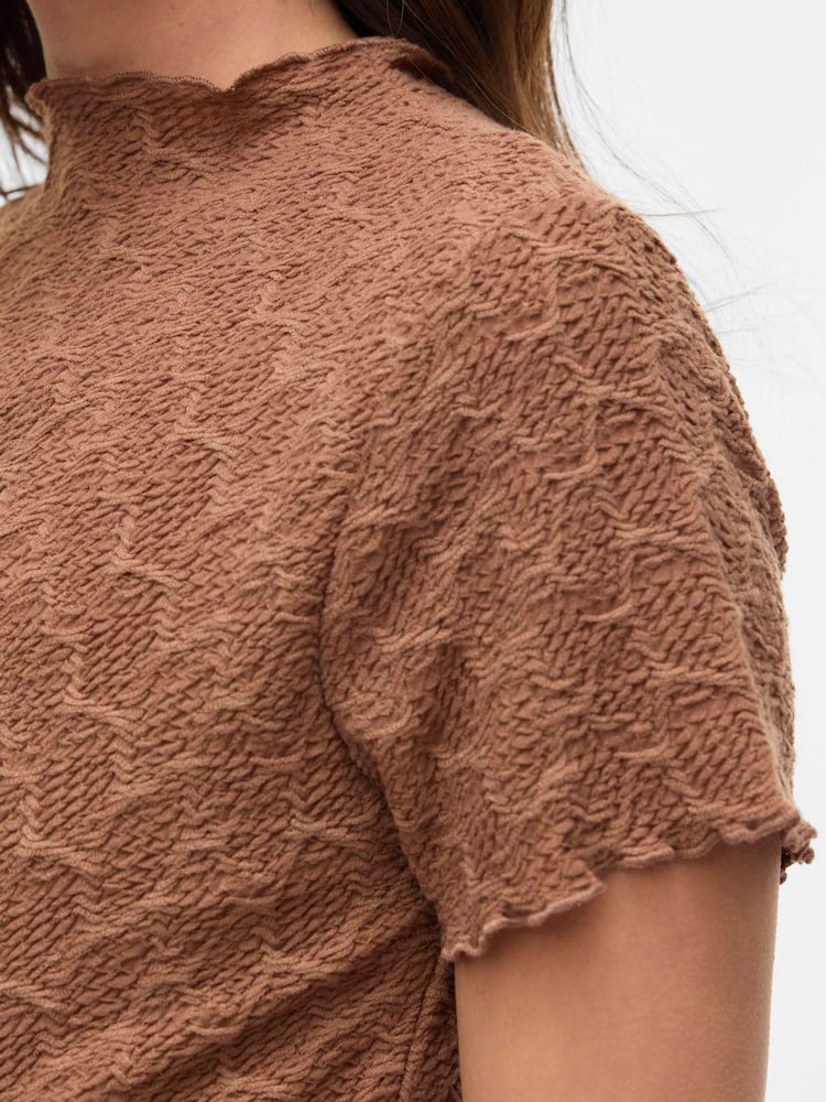 Mamalicious Brown Maternity Textured Jersey Short Sleeve Midaxi Dress - Image 4 of 4