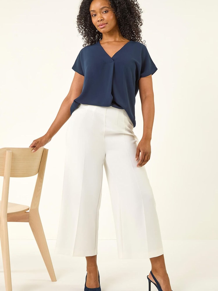 أبيض - بنطلون قصير برِجل واسعة قابل للتمدد من Roman - Image 1 of 5